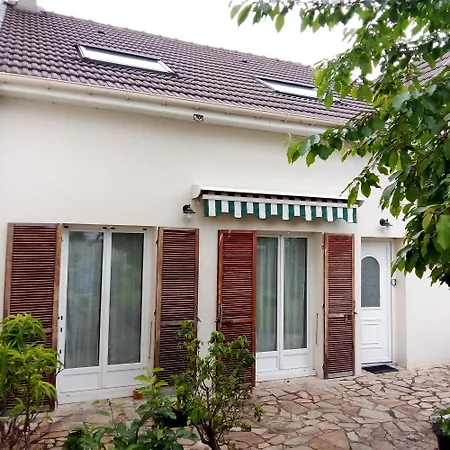 בית נופש Pavillon Avec Jardin *